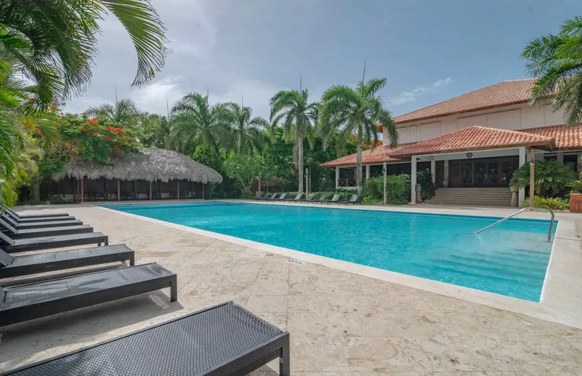 Indulge in Luxury: Private Villa and Escorts Packages